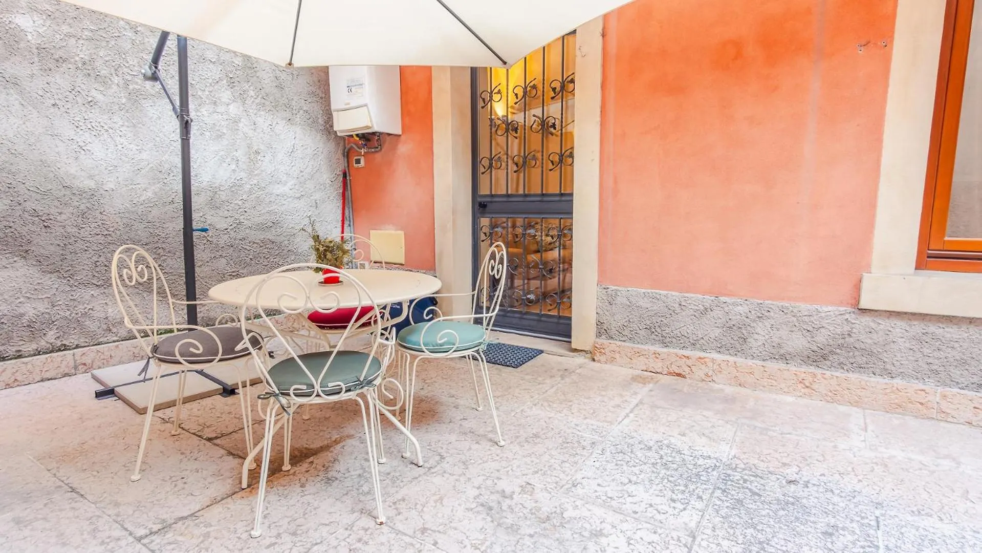 Apartment Domus Le Mura - Italian Homing Verona
